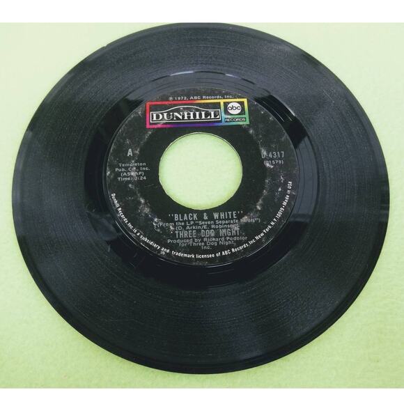 Three Dog Night - Black & White / Freedom For The Stallion 45rpm Vinyl Record 7" - Picture 2 of 7